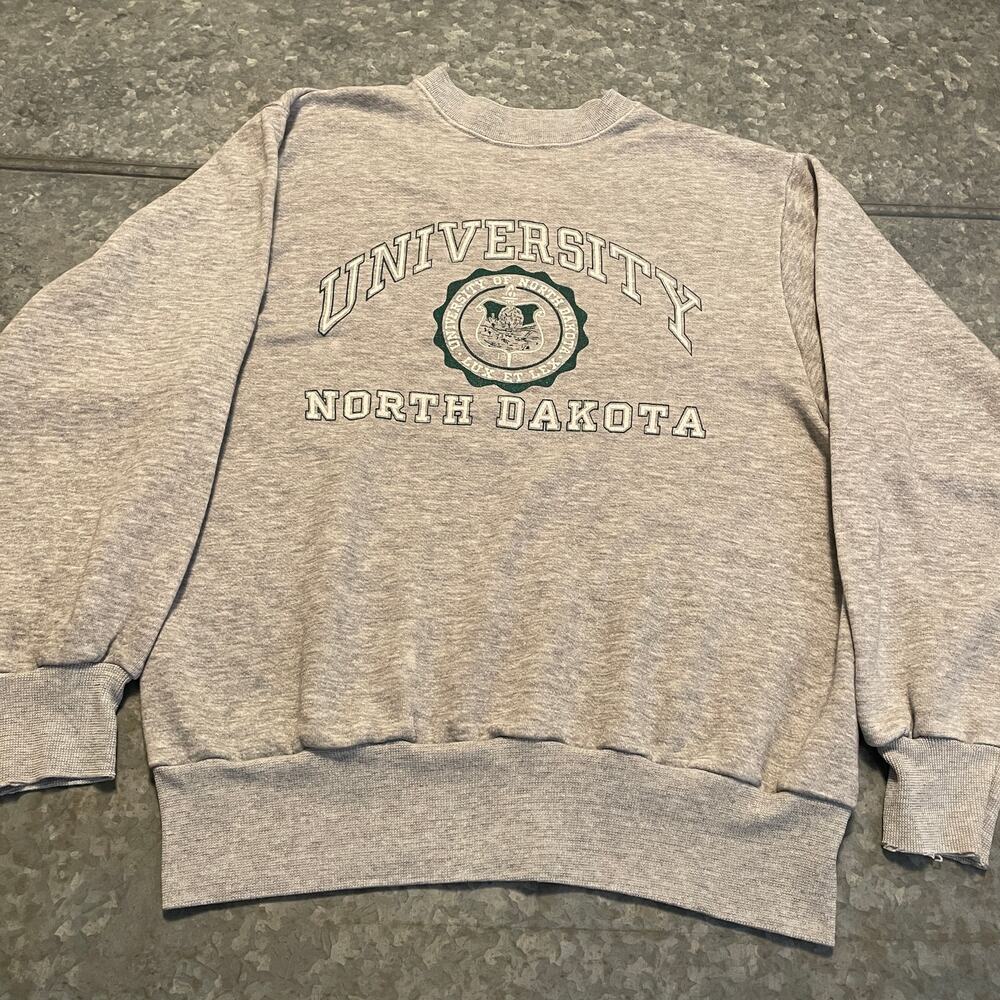 Vintage University of North Dakota Crewneck Sweatshirt M/L UND Fighting Hawks